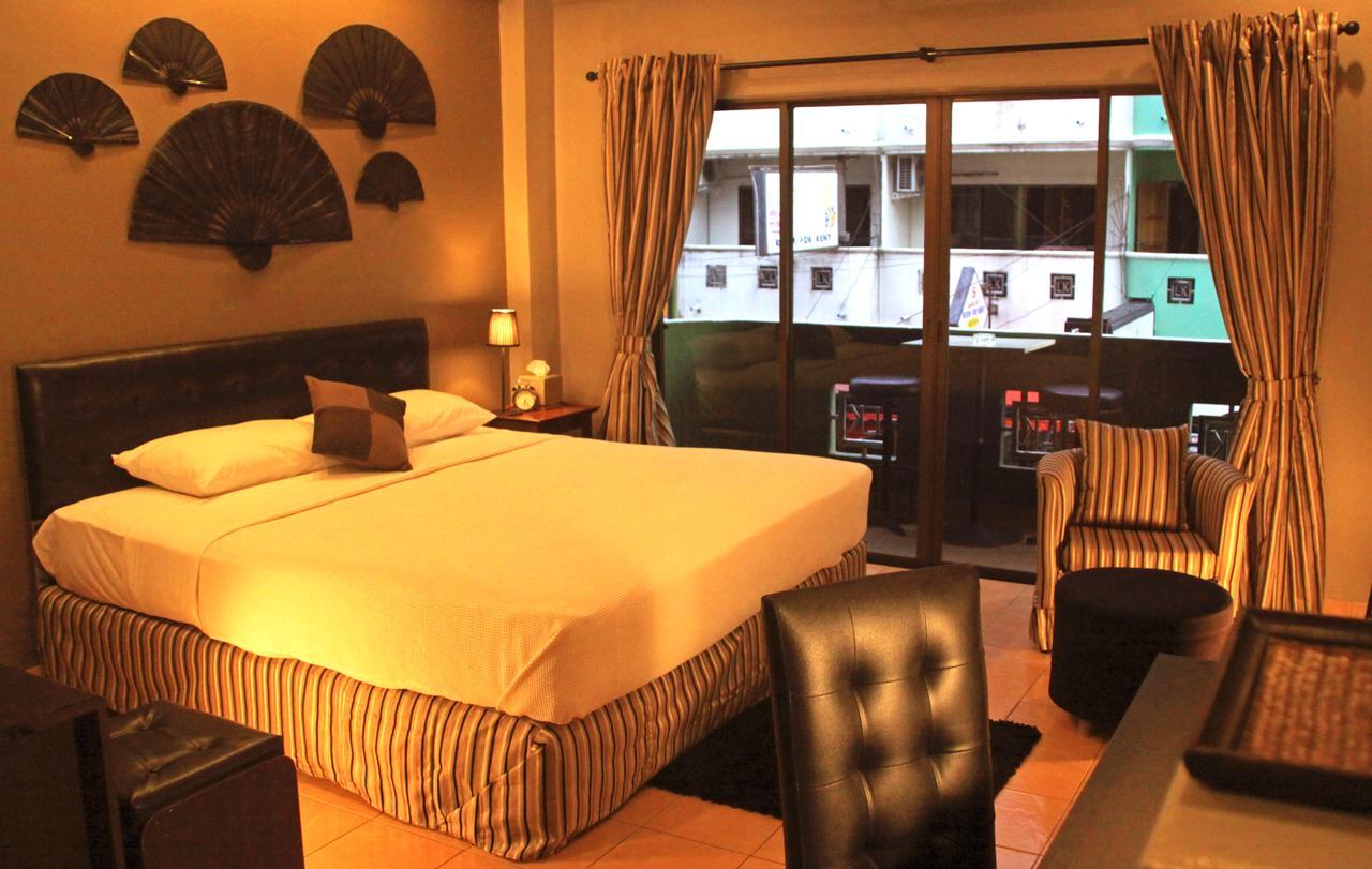 The Golf Club Pattaya Hotell Exteriör bild